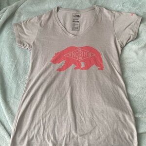 V-neck Northface T-shirt